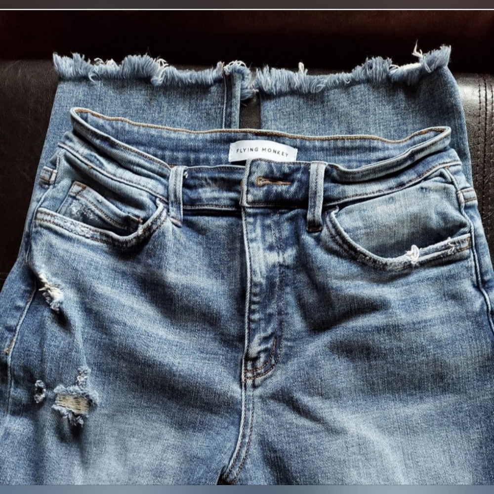 Flying Monkey Women's Frayed Hem Blue Jeans 28